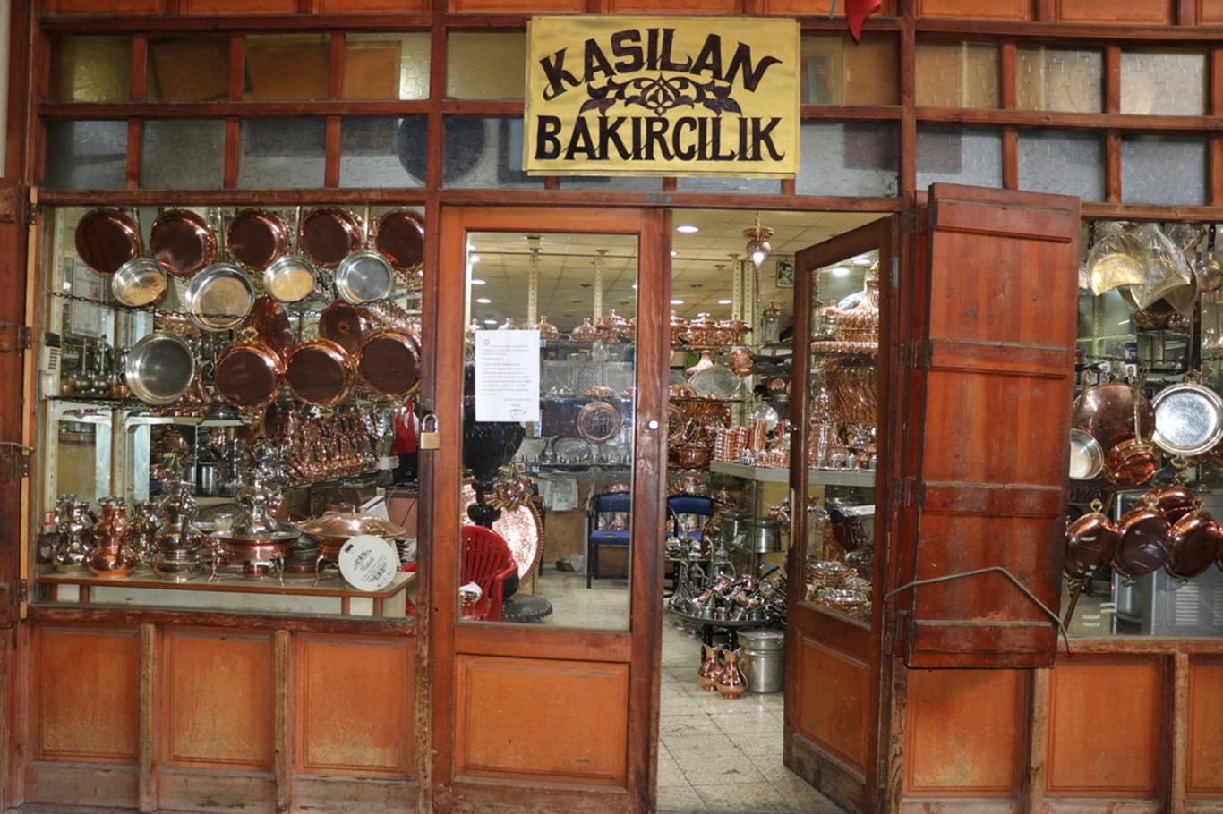 Asırlardır çekiç seslerinin susmadığı Bakırcılar Çarşısı sessizliğe büründü